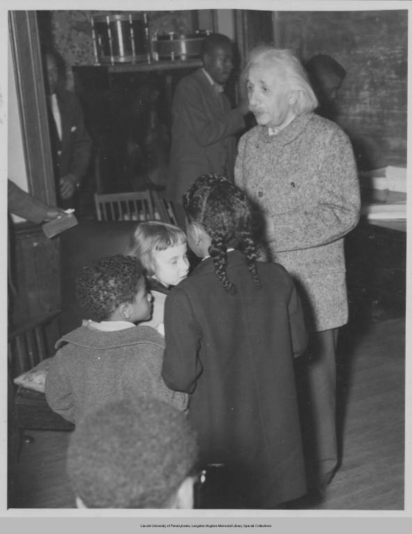 EP-448 ALBERT EINSTEIN TEACHING LINCOLN UNIVERSITY STUDENTS 1946-8X10 PHOTO 
